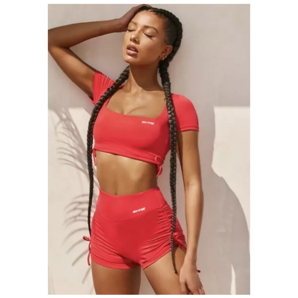 Bo+Tee Attitude Ruched Pull‎ On Shorts M Red